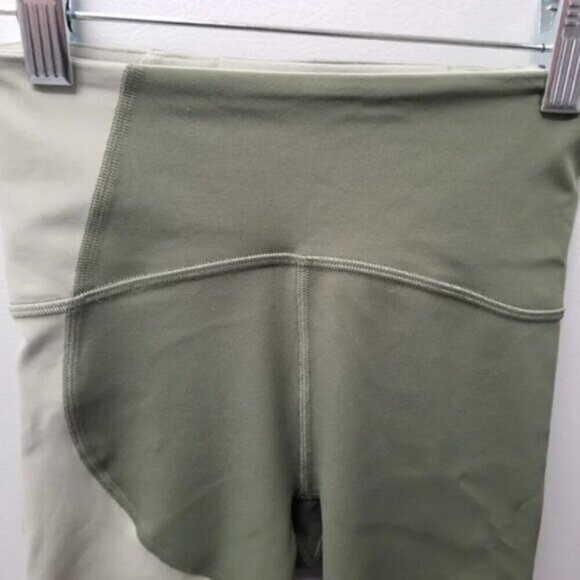 Lululemon Nulu Colour Block High-Rise Short 8" Green Twill / Green Fern 0 - Picture 10 of 13